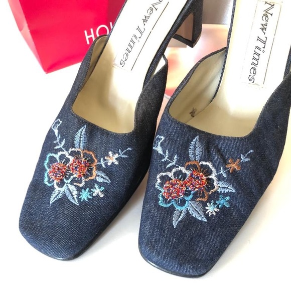 Beautiful embroidery denim mule - Picture 2 of 5